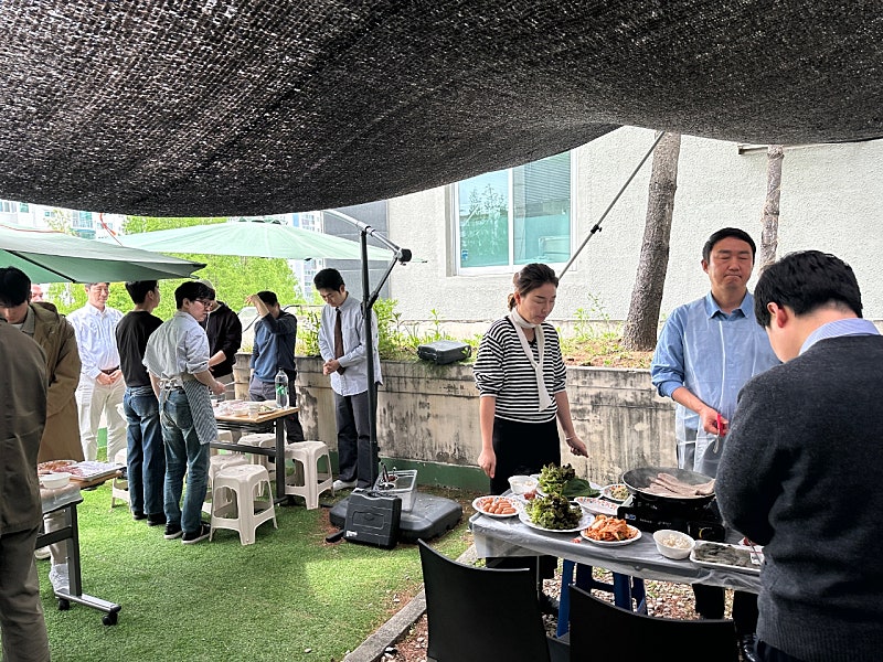 야외정원 ㅡ 삼겹살식사